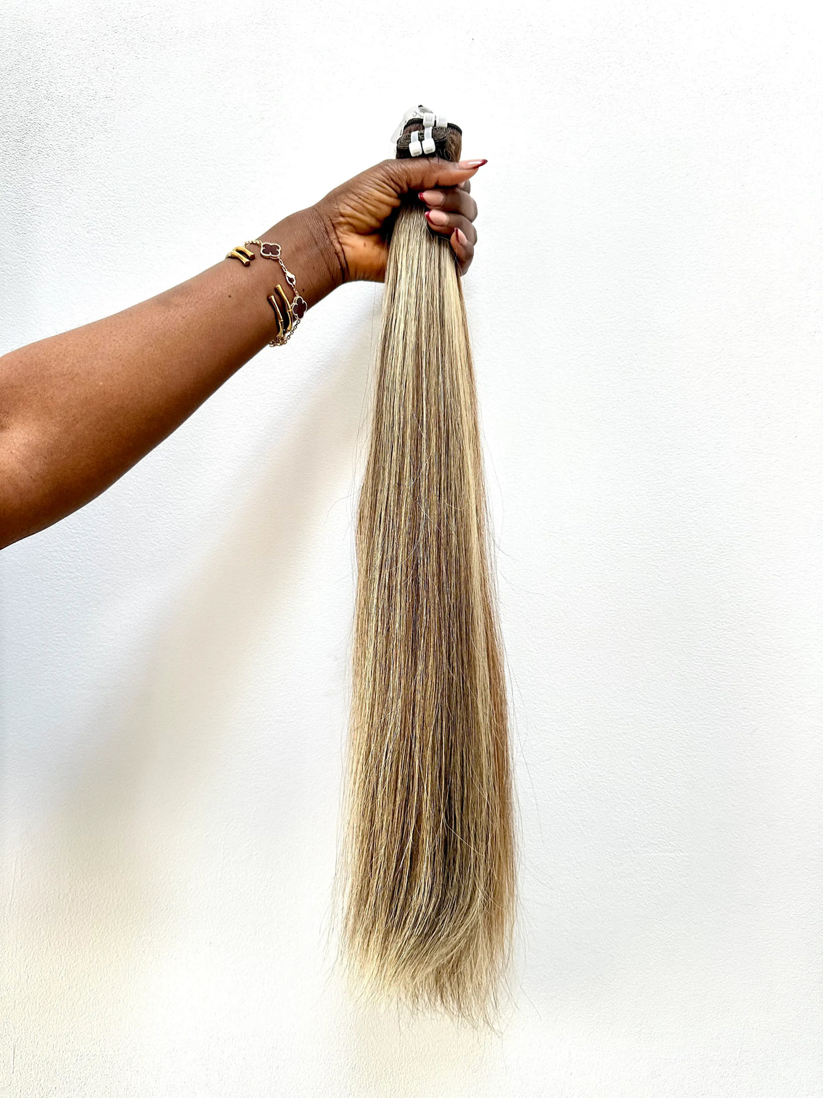 Extensions Raw Hair Lisses Châtain Clair #4 : La Teinte qu'on Choisit une Fois et qu'on Garde