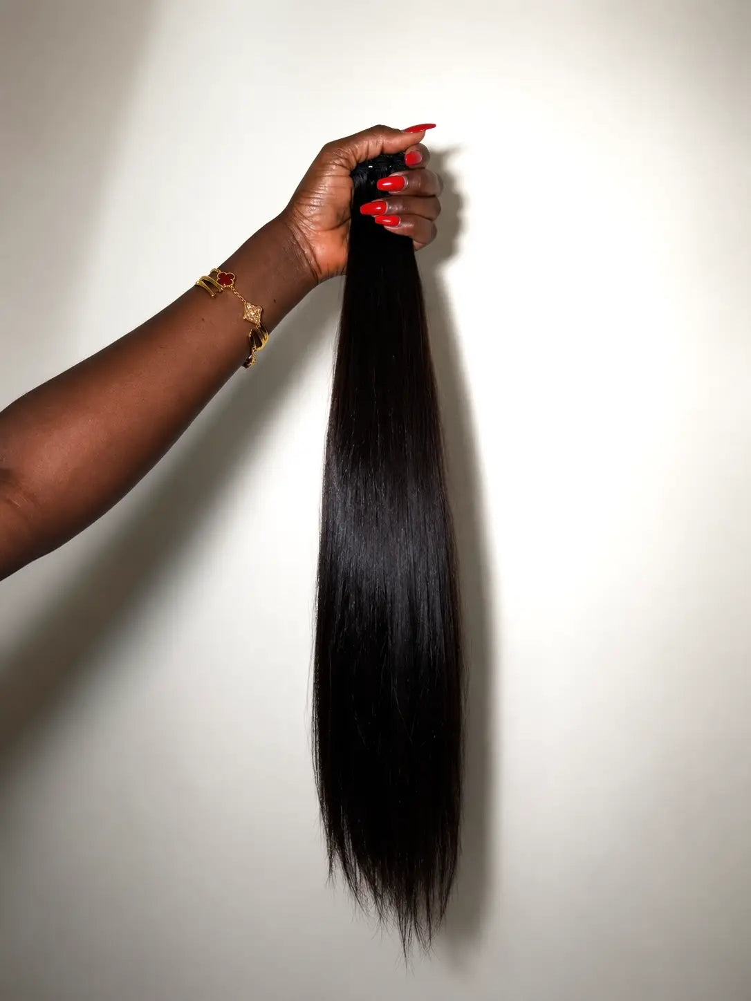 Extensions Raw Hair Lisses Brun Foncé #1B : Le Noir Naturel qui Dure 3 Ans